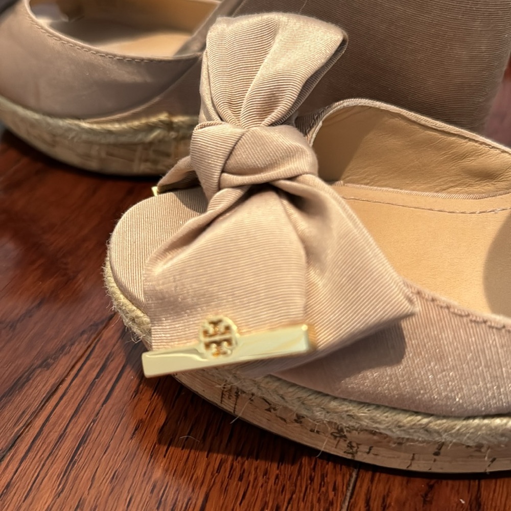 Tory Burch Wedges (Light Rose/Tan Color) Size 8.5 - Picture 2 of 12